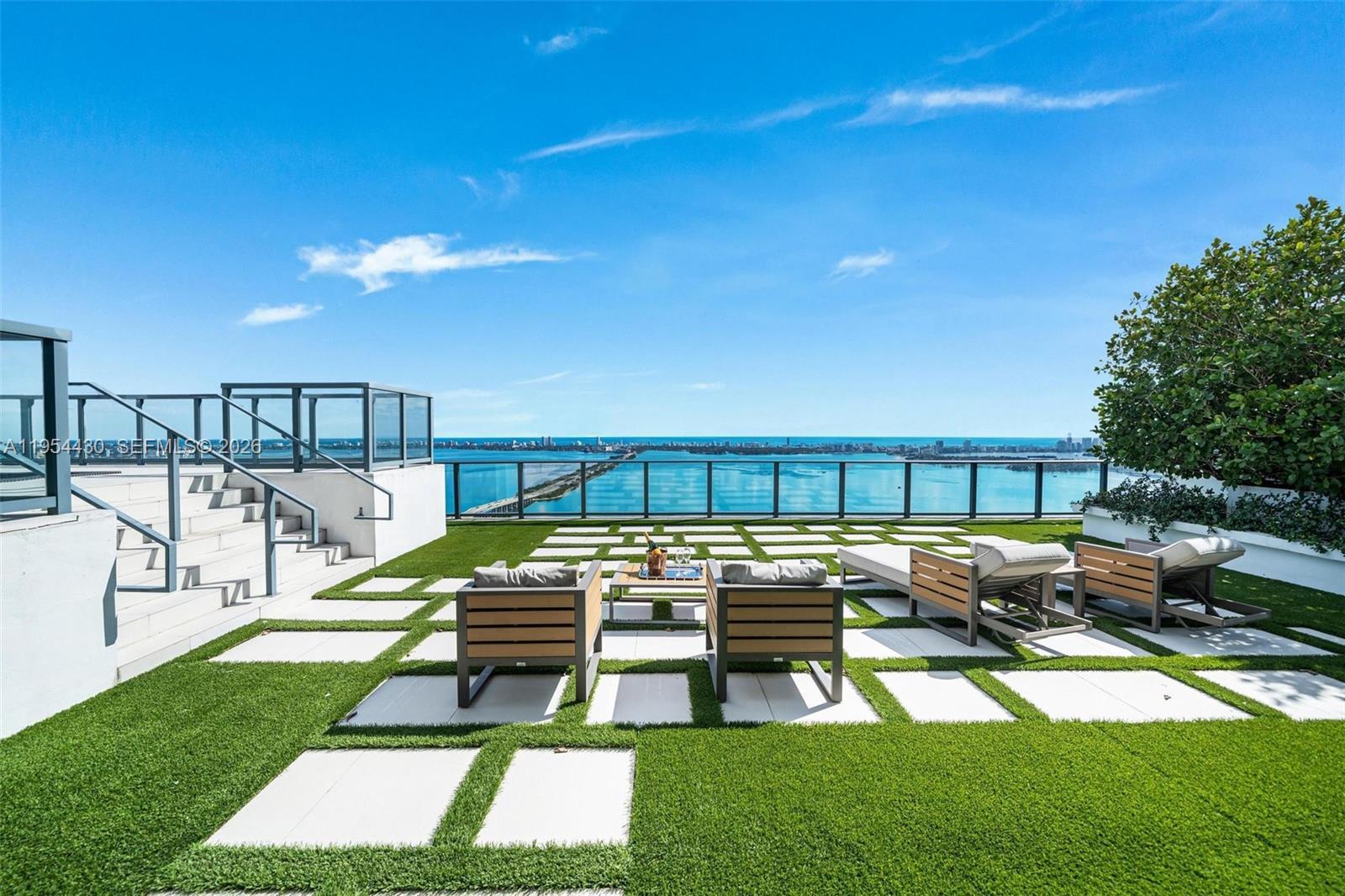 ONE PARAISO CONDO - Residential