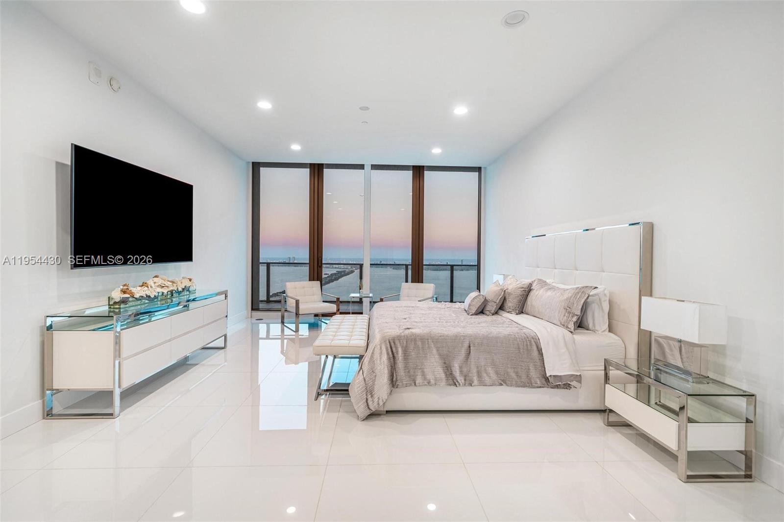 ONE PARAISO CONDO - Residential