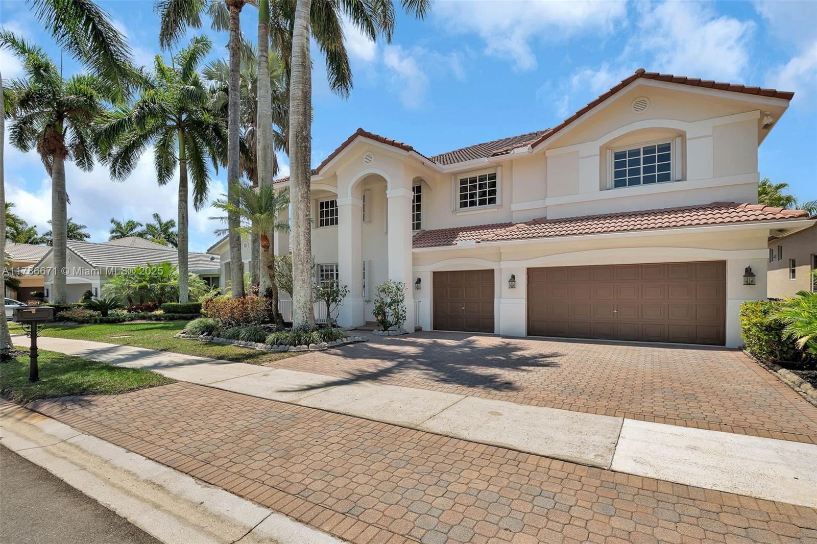 Property for Sale at 2521 Hunters Run Way, Weston, Broward County, Florida - Bedrooms: 6 
Bathrooms: 4  - $1,714,000