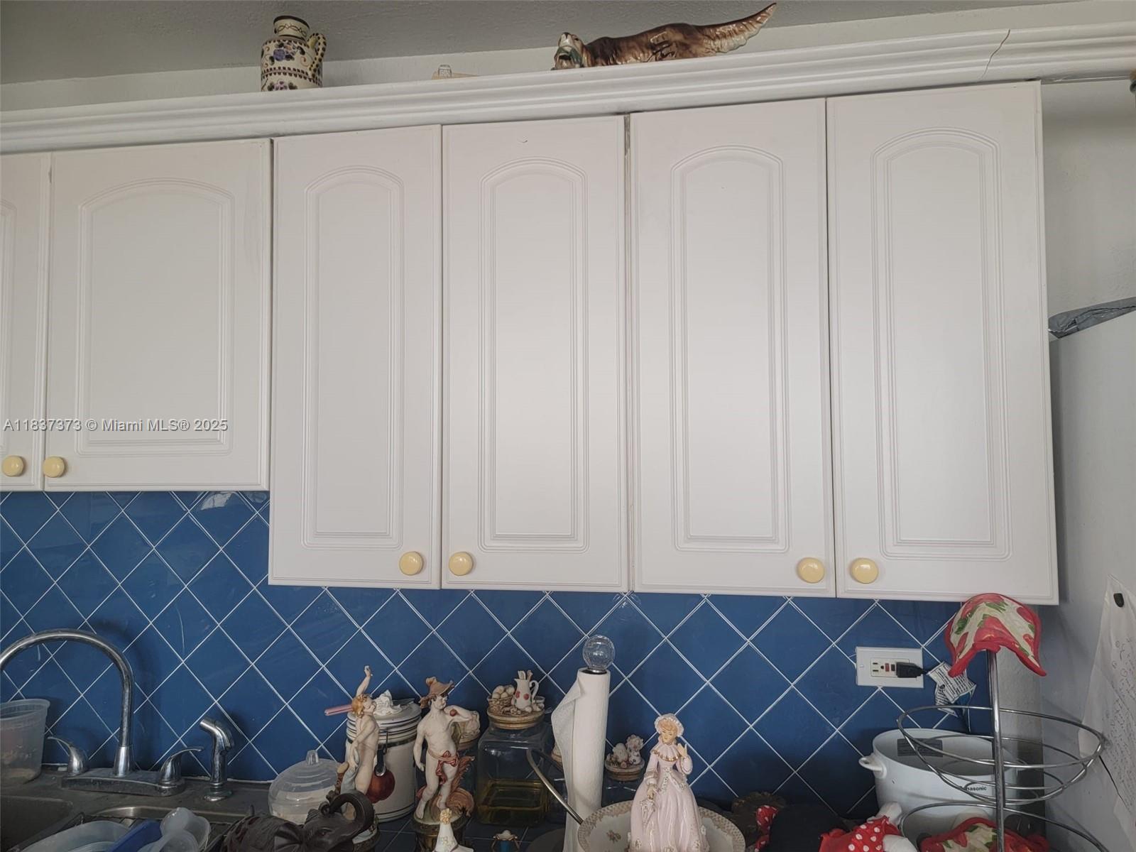 BURLEIGH HOUSE CONDO - Residential