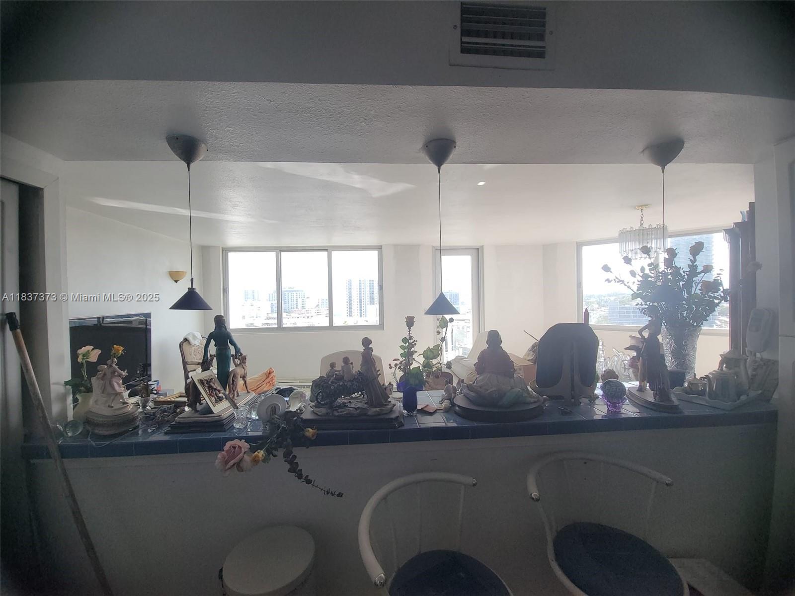 7135 Collins Ave 1035