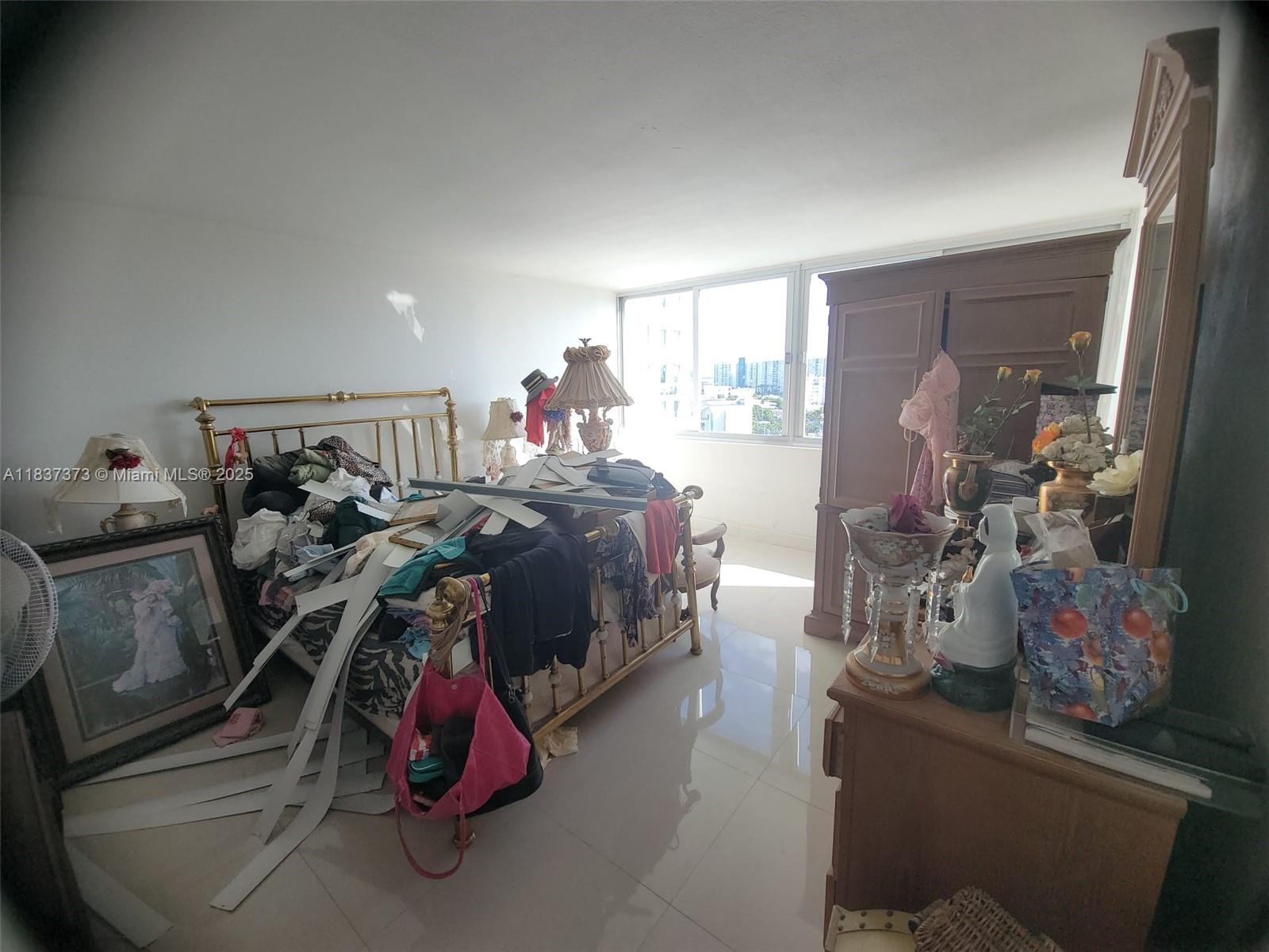 BURLEIGH HOUSE CONDO - Residential