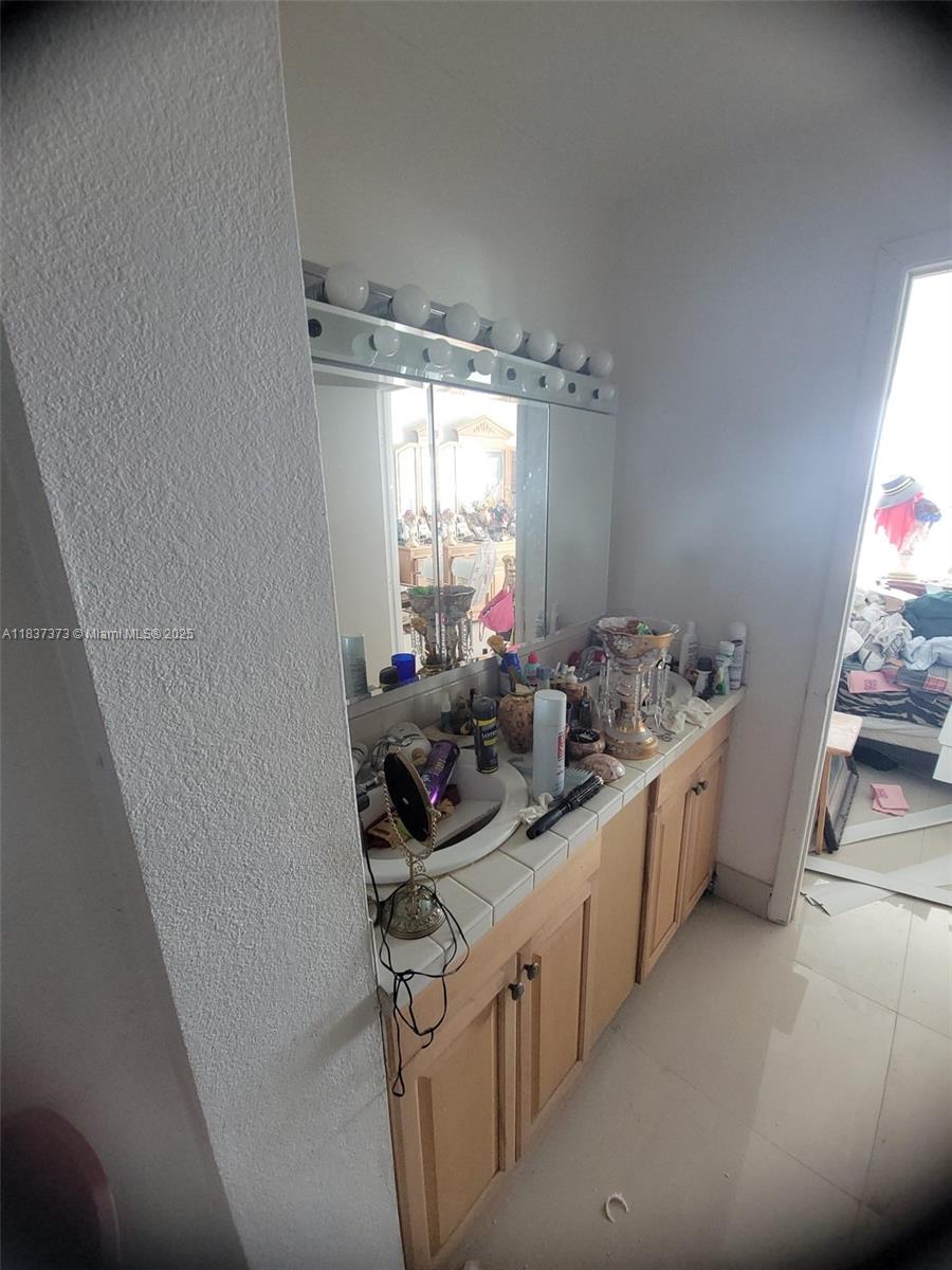 BURLEIGH HOUSE CONDO - Residential