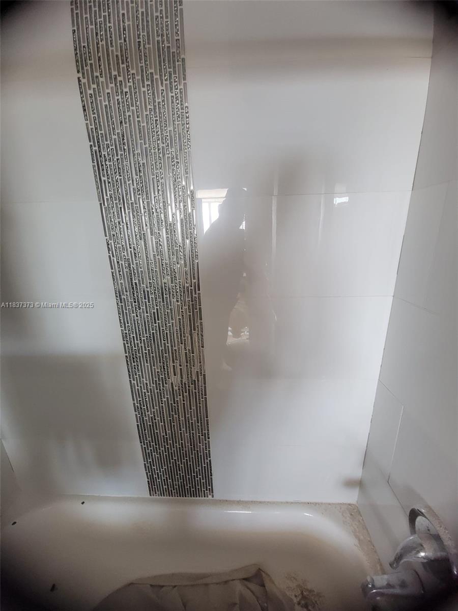 BURLEIGH HOUSE CONDO - Residential