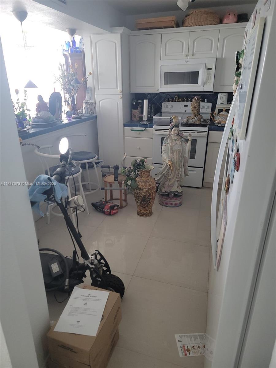 BURLEIGH HOUSE CONDO - Residential