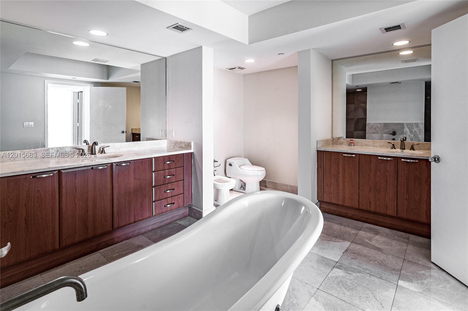 THE PENINSULA II CONDO - Residential