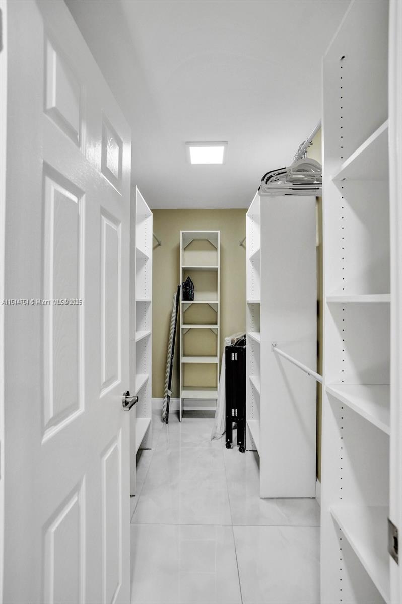 HOLLYWOOD HILLS AMEN PLAT - Residential Lease