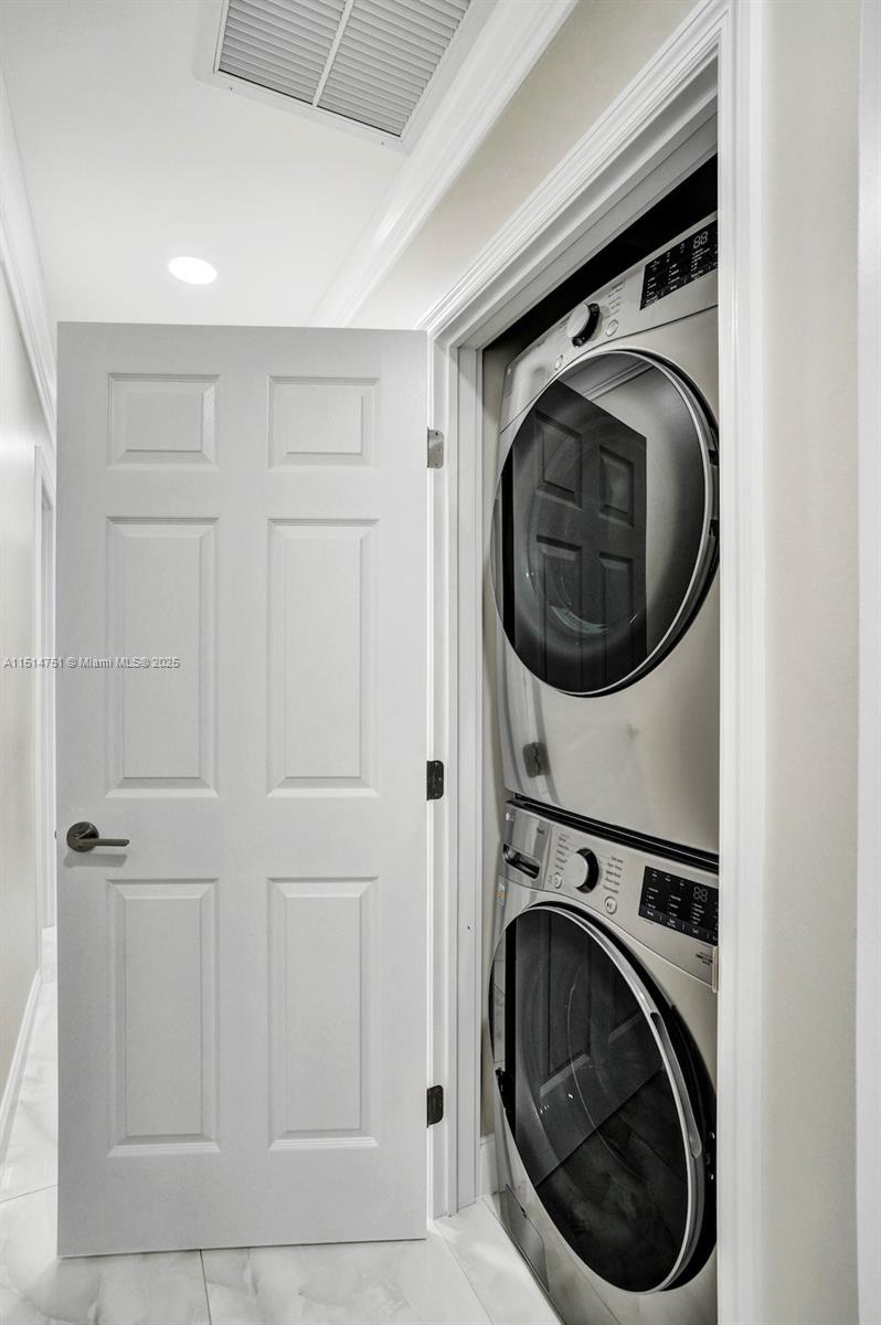 HOLLYWOOD HILLS AMEN PLAT - Residential Lease