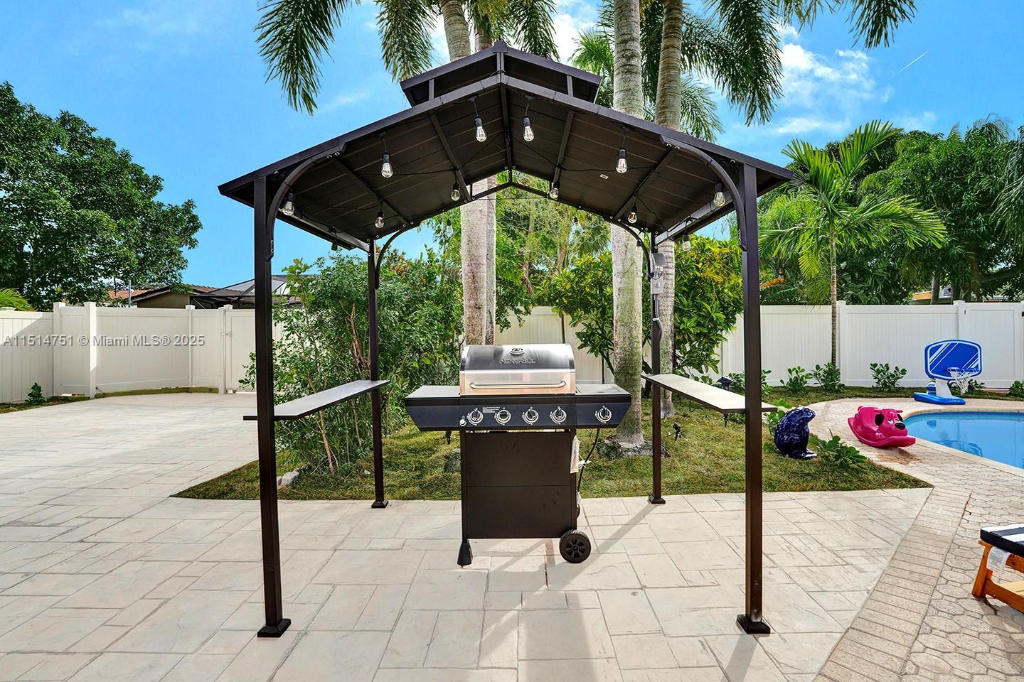 HOLLYWOOD HILLS AMEN PLAT - Residential Lease