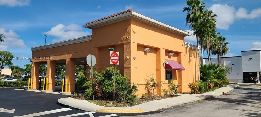 Corner out parcel in front of busy shopping mall on a busy street with high visibility. Former bank location. Total building square footage is 1,406 with 470 office space/under air. Potential for a drive-through business in front of a large customer base.