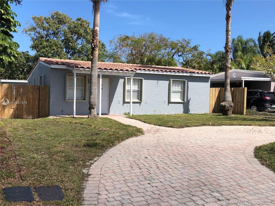 This is it... Look no further!!! The nicest house on the block! This is a 3/1 main house plus a full efficiency in a separate building. Completely renovated! Porcelain rectified tile and Luxury vinyl floors. High-end Samsung appliances. All new bathroom with digital shower panel and vanities. Glass pivot bathtub glass door. High-end faucets throughout. New wood Kitchen cabinets with white Quartz countertop; commercial-grade square sink with restaurant-style faucet. Barrell tile roof on the main building.
On Supra Box!