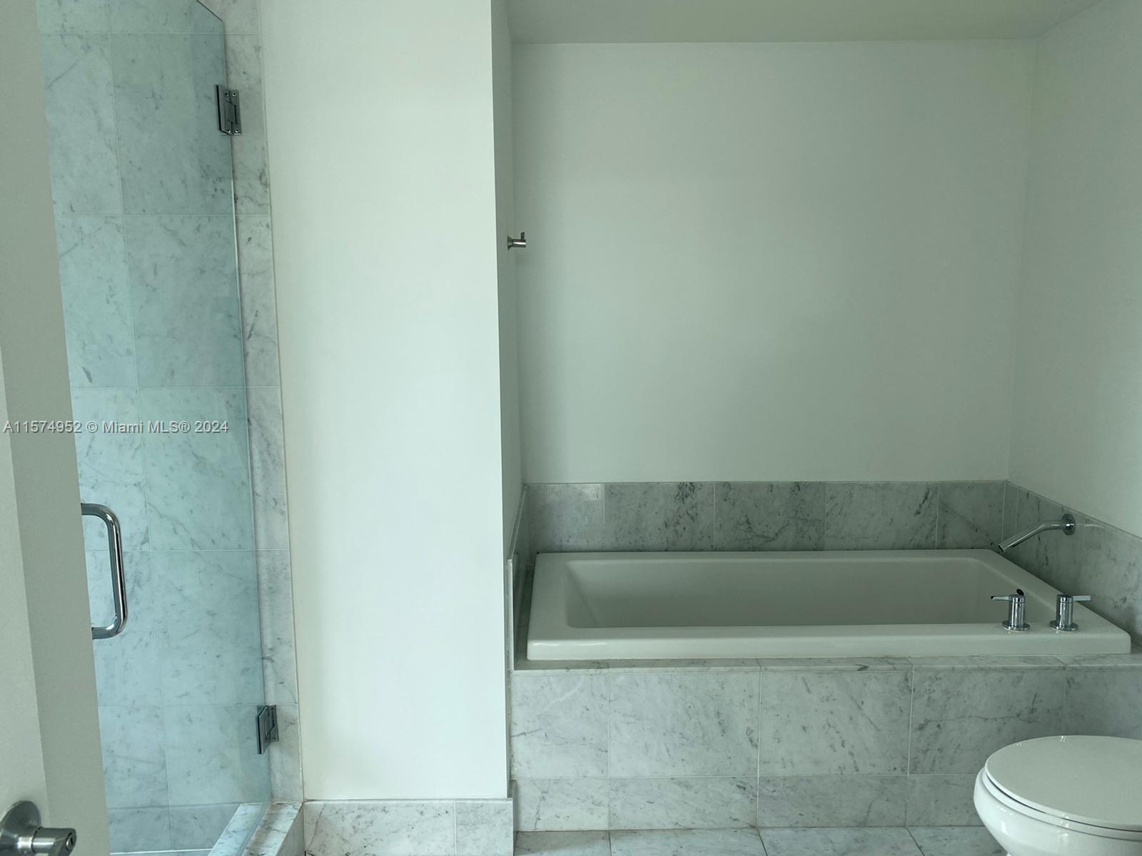 VIZCAYNE - Residential Lease