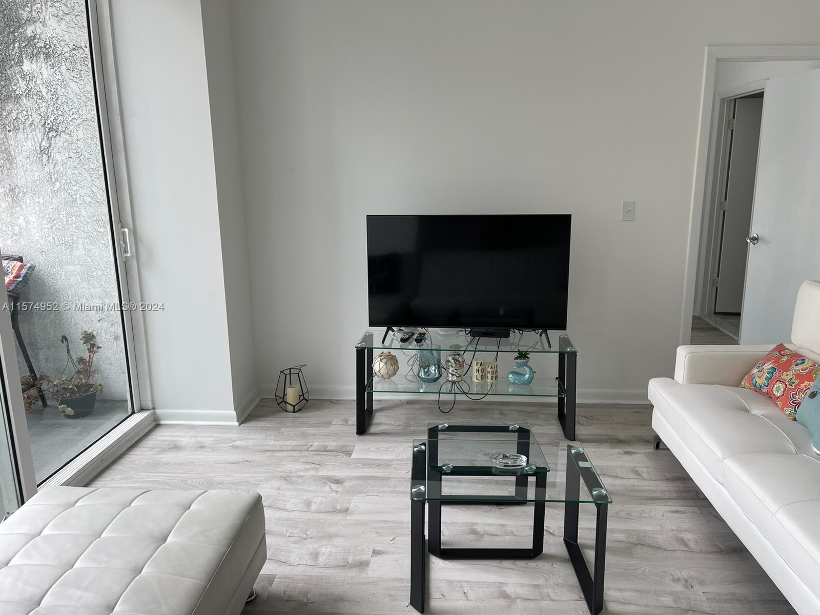 VIZCAYNE - Residential Lease