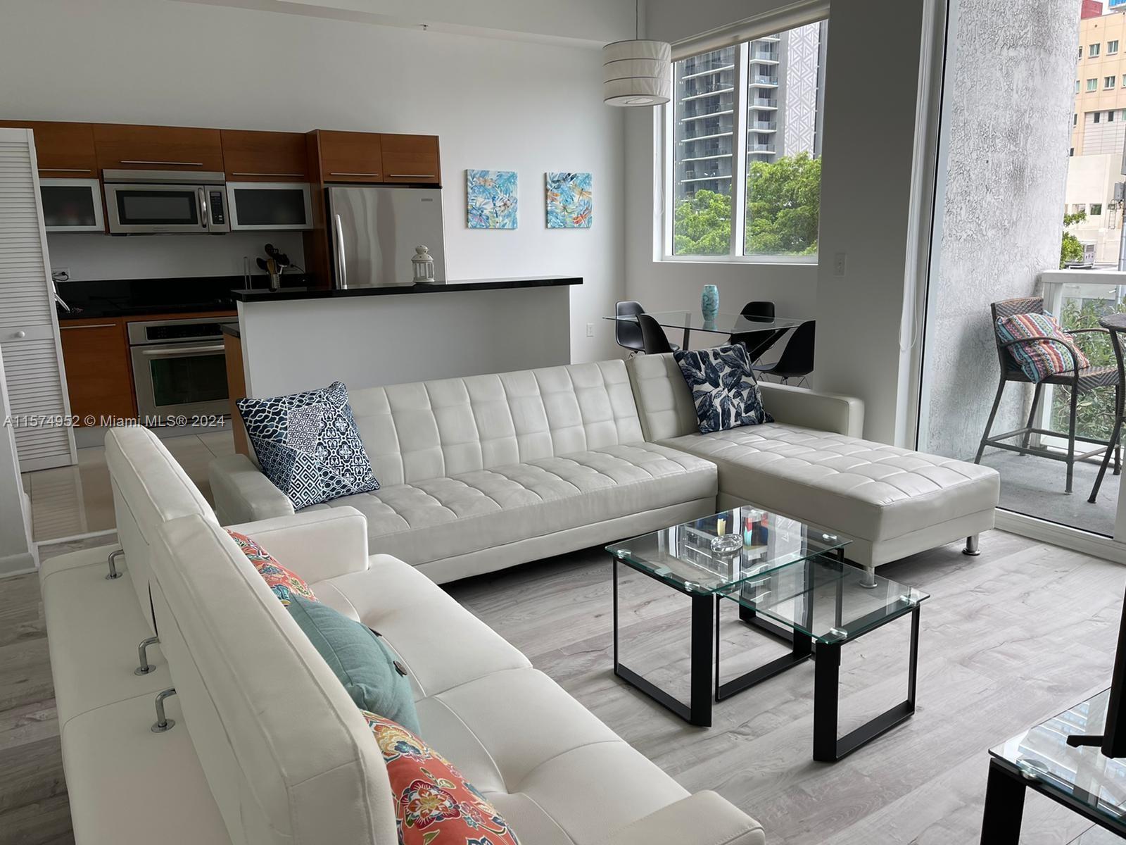 VIZCAYNE - Residential Lease