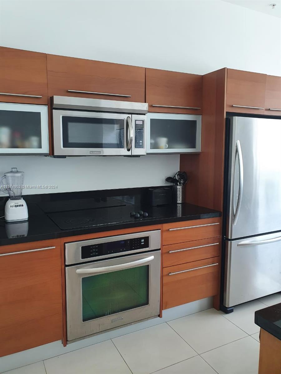 VIZCAYNE - Residential Lease