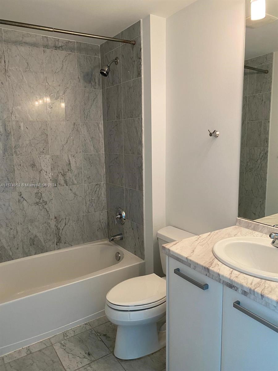 VIZCAYNE - Residential Lease
