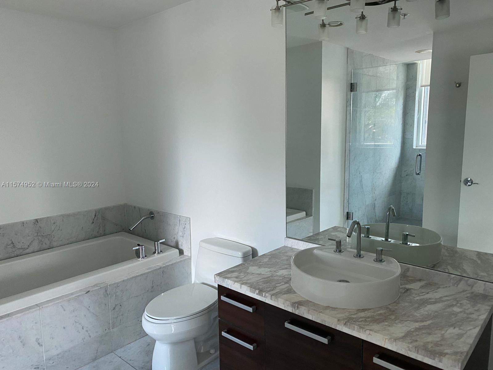 VIZCAYNE - Residential Lease