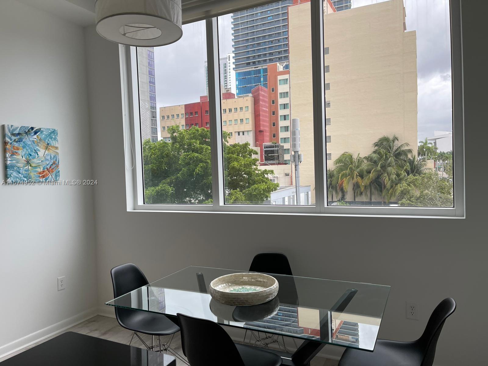 VIZCAYNE - Residential Lease