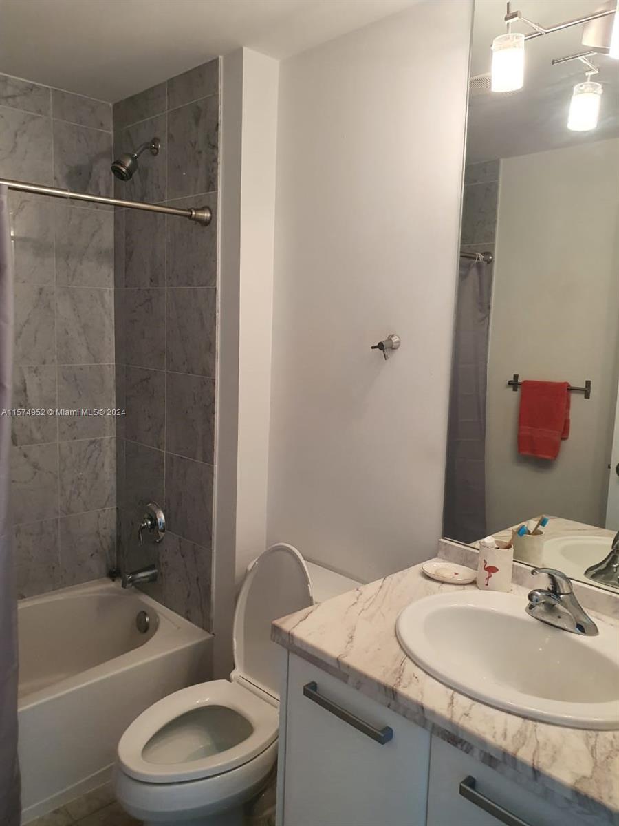 VIZCAYNE - Residential Lease