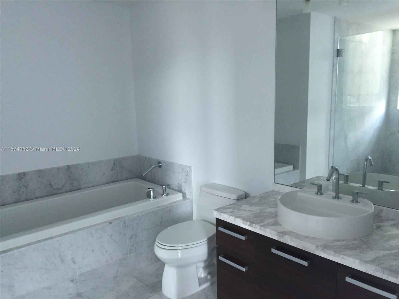 VIZCAYNE - Residential Lease