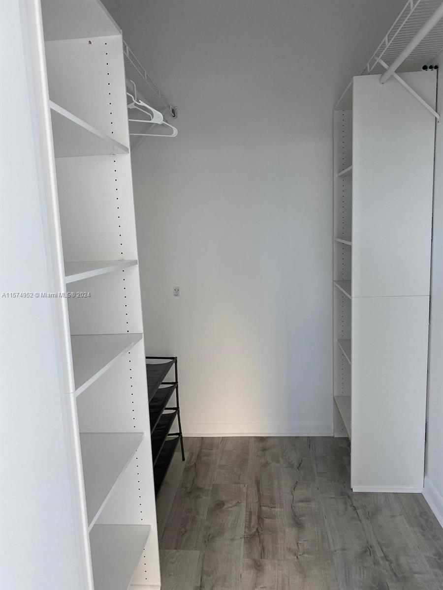 VIZCAYNE - Residential Lease