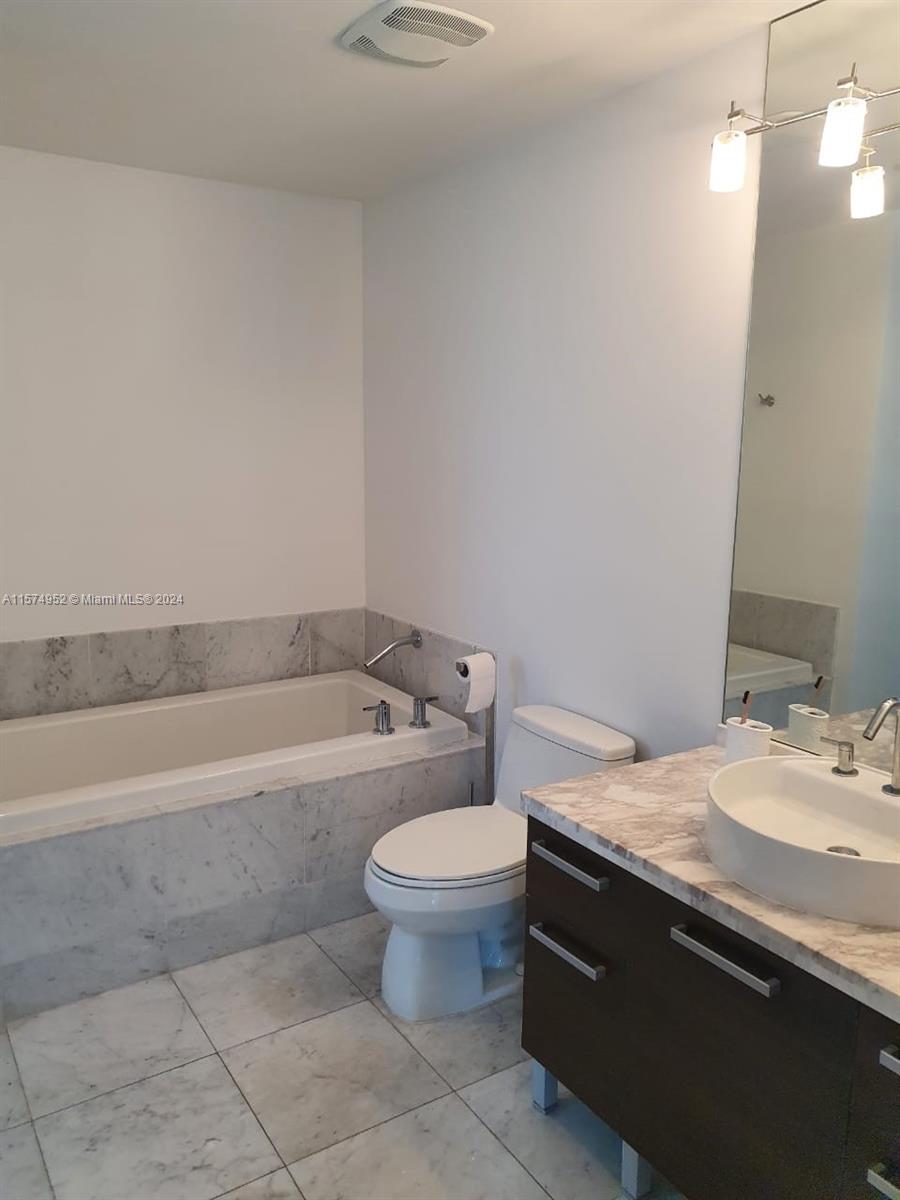VIZCAYNE - Residential Lease