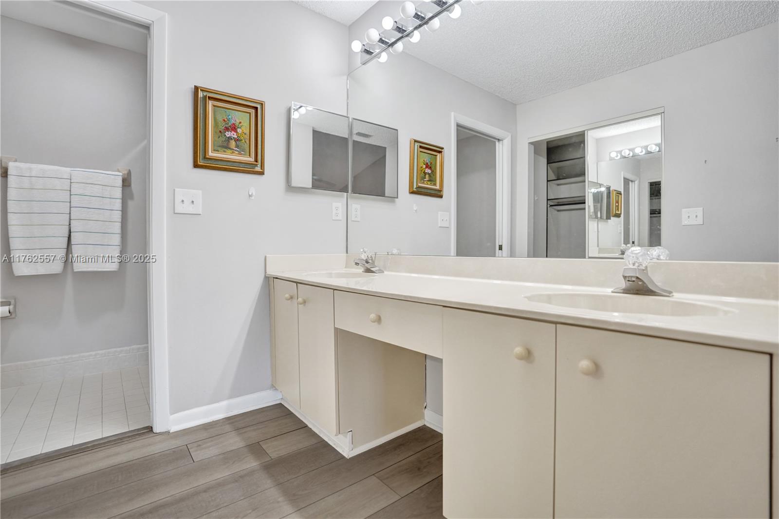 EMERALD POINTE 1 - Residential