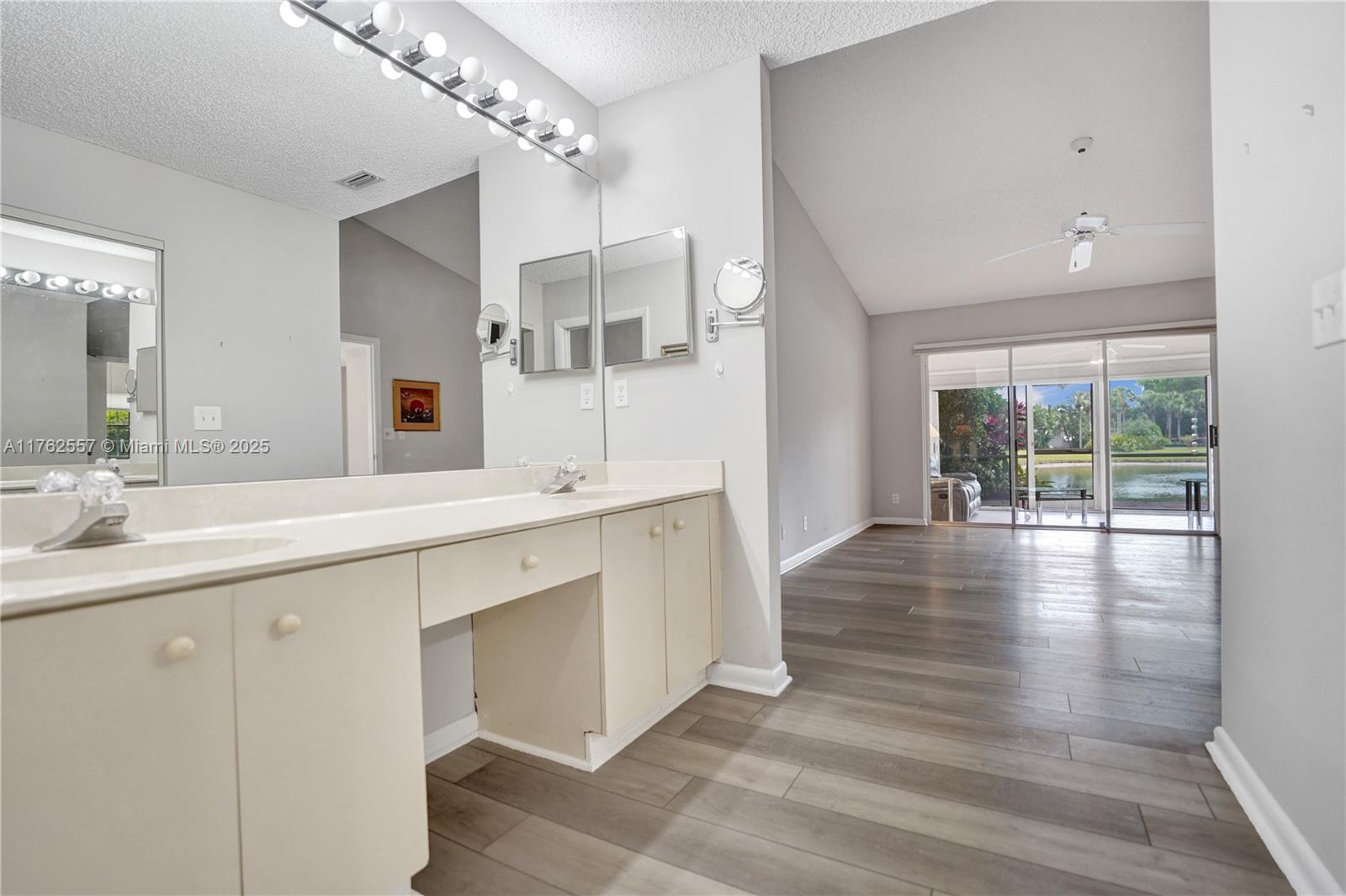 EMERALD POINTE 1 - Residential