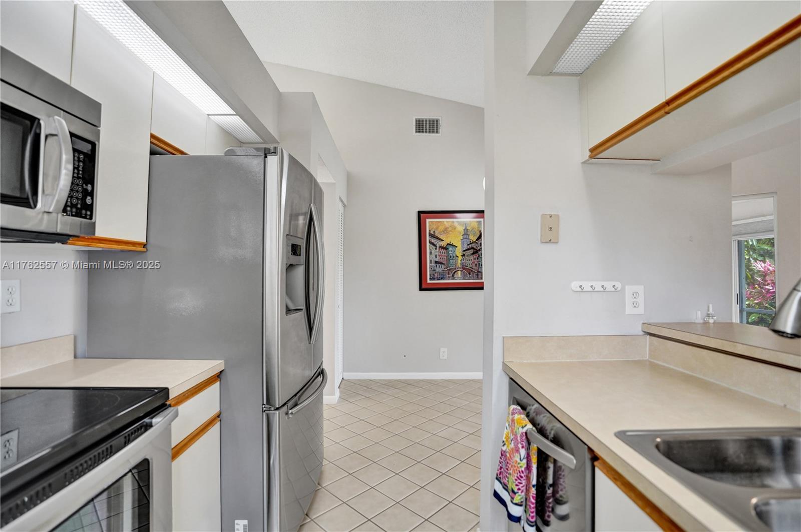 EMERALD POINTE 1 - Residential