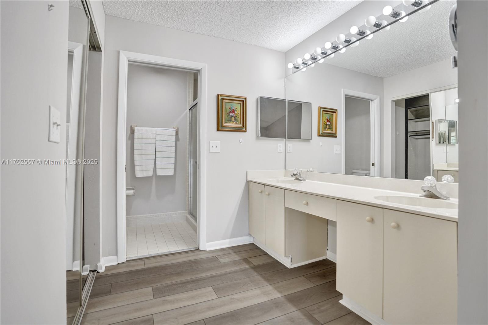 EMERALD POINTE 1 - Residential