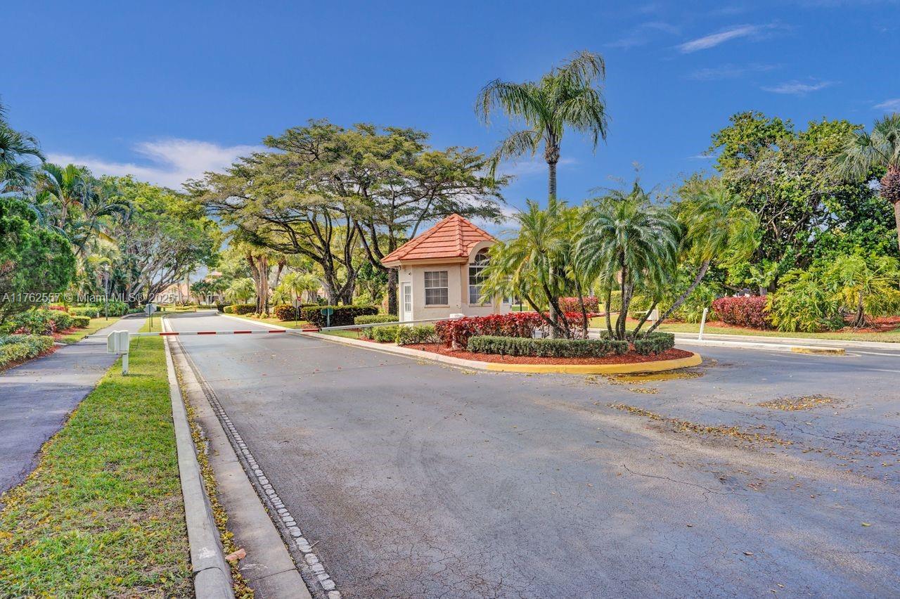 EMERALD POINTE 1 - Residential