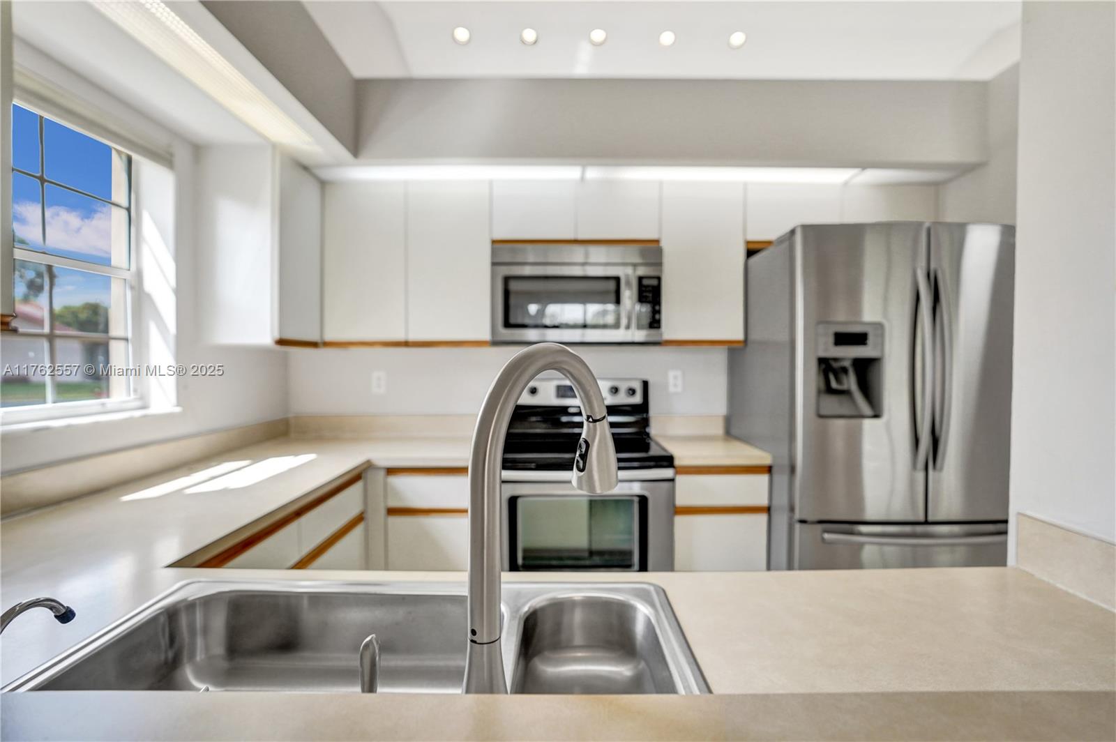 EMERALD POINTE 1 - Residential