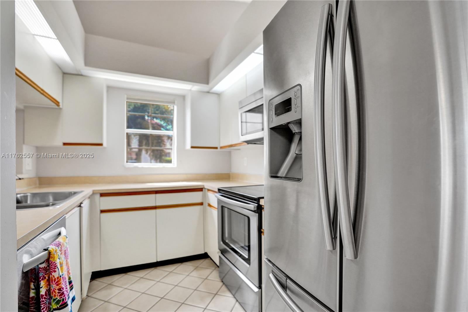 EMERALD POINTE 1 - Residential