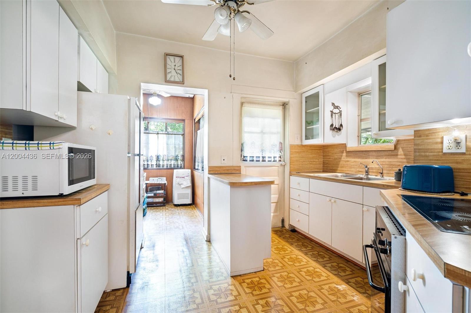 COUNTRY CLUB ESTATES SEC - Residential