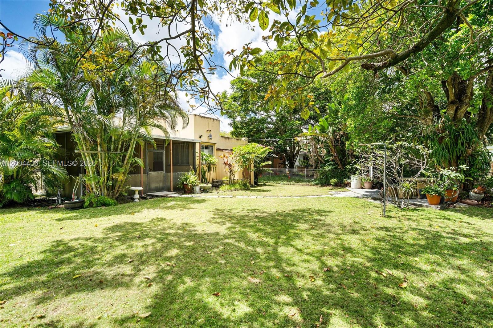 COUNTRY CLUB ESTATES SEC - Residential