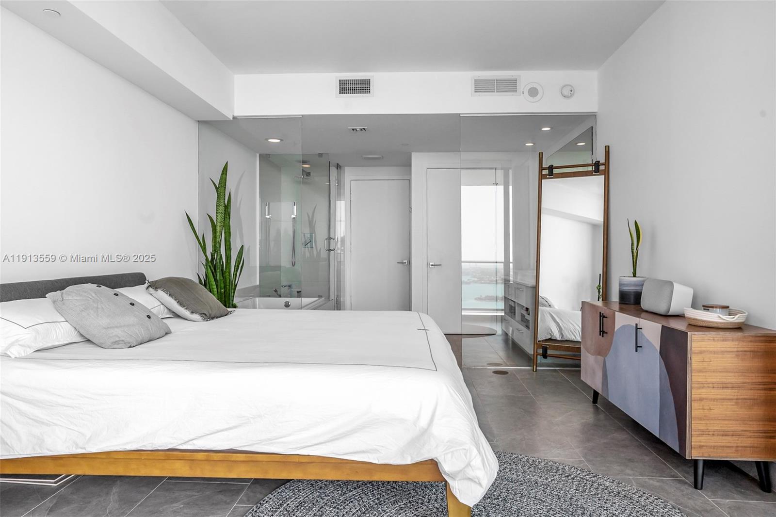 PARAISO BAY CONDO - Residential Lease