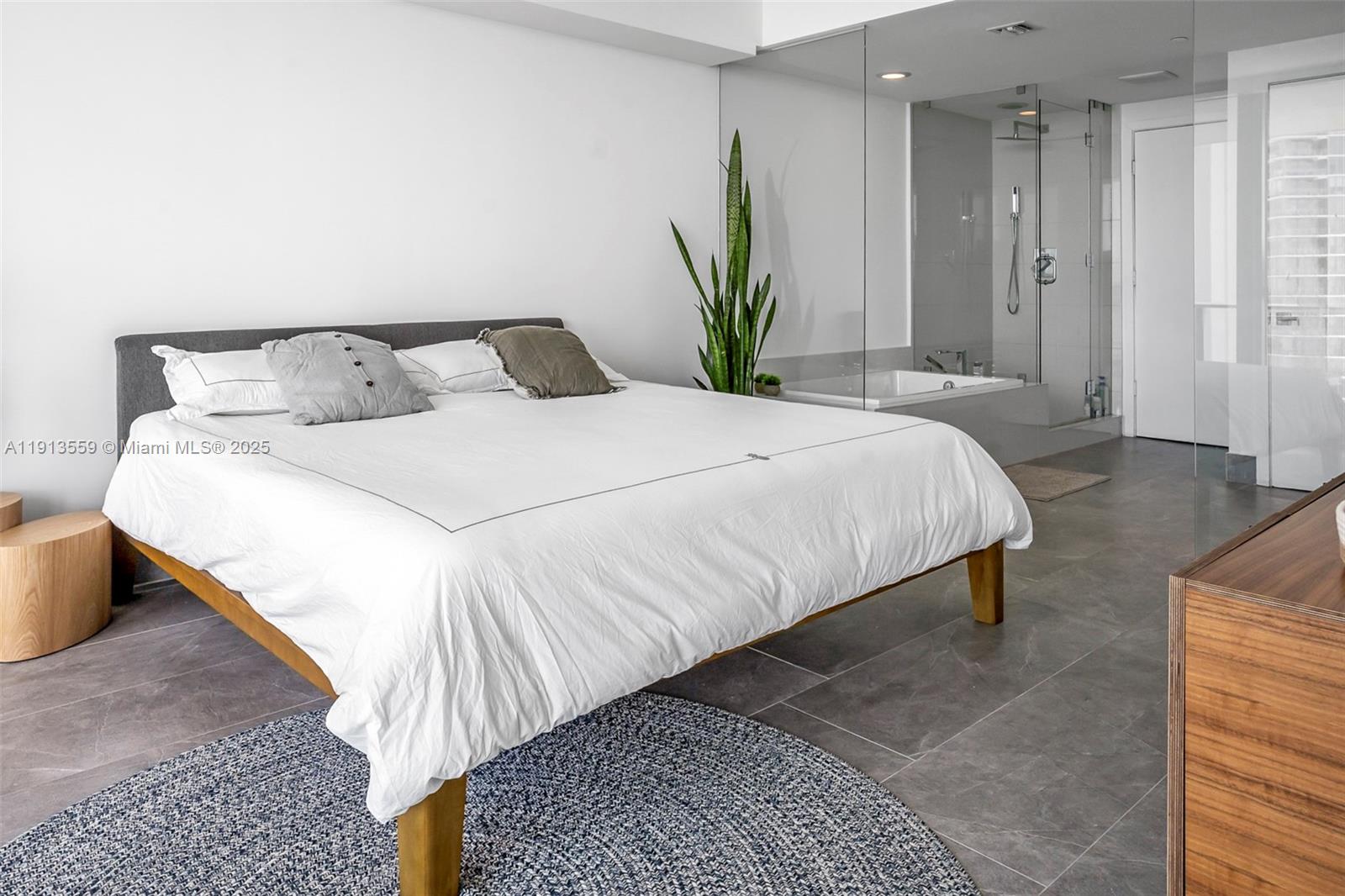 PARAISO BAY CONDO - Residential Lease