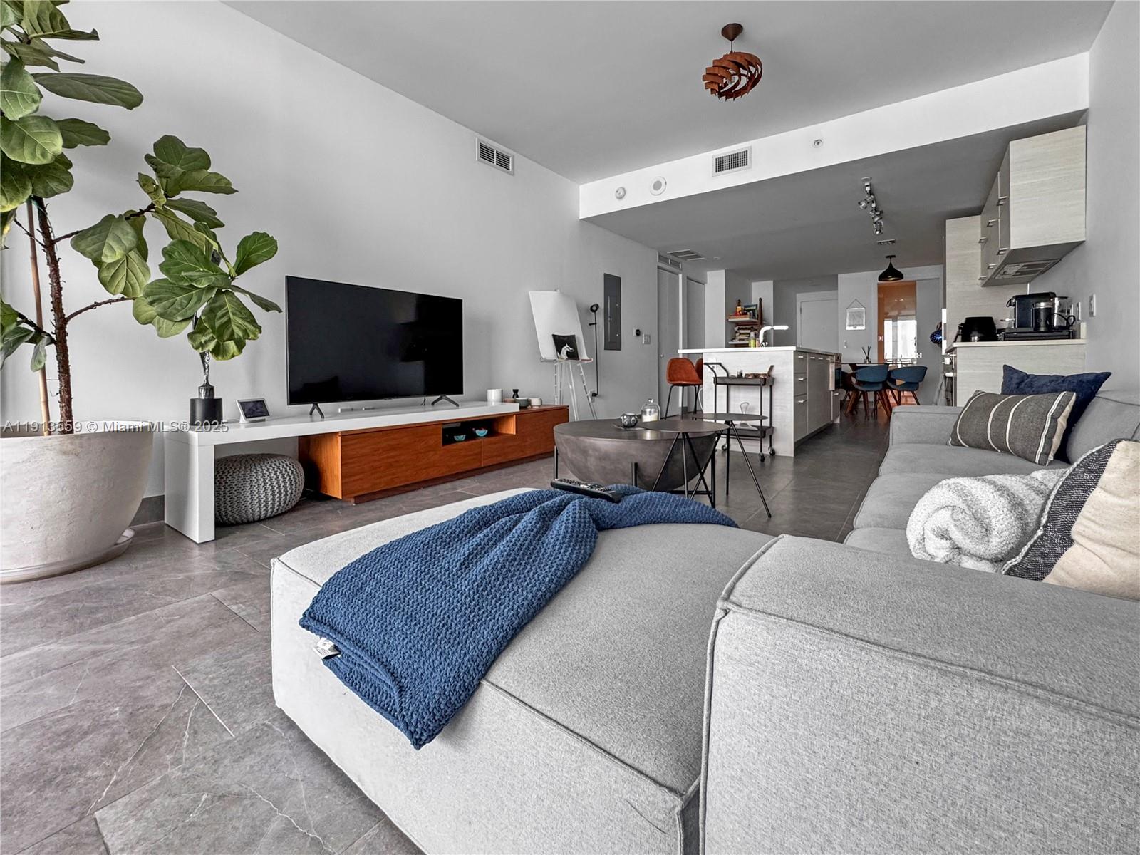 PARAISO BAY CONDO - Residential Lease