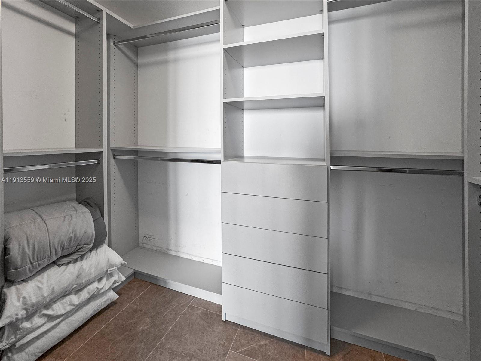 PARAISO BAY CONDO - Residential Lease