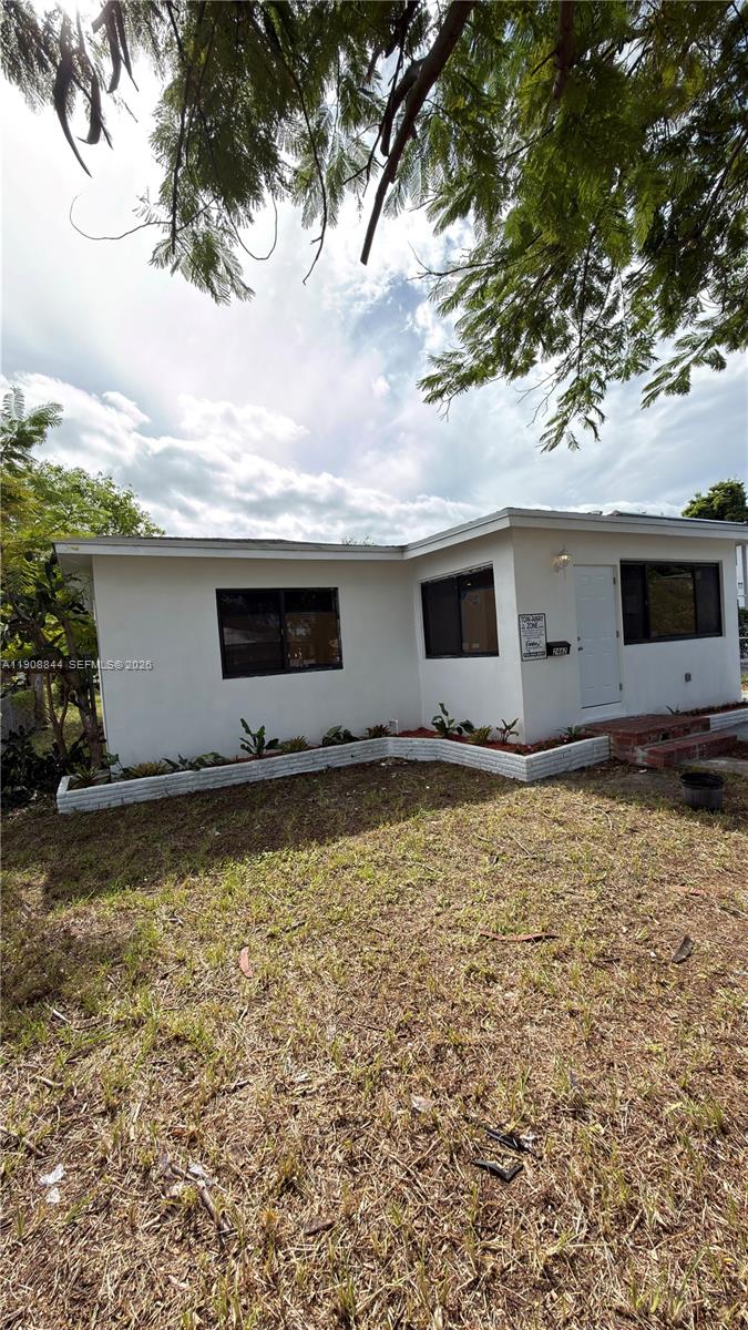 HOLLYWOOD LITTLE RANCHES - Residential