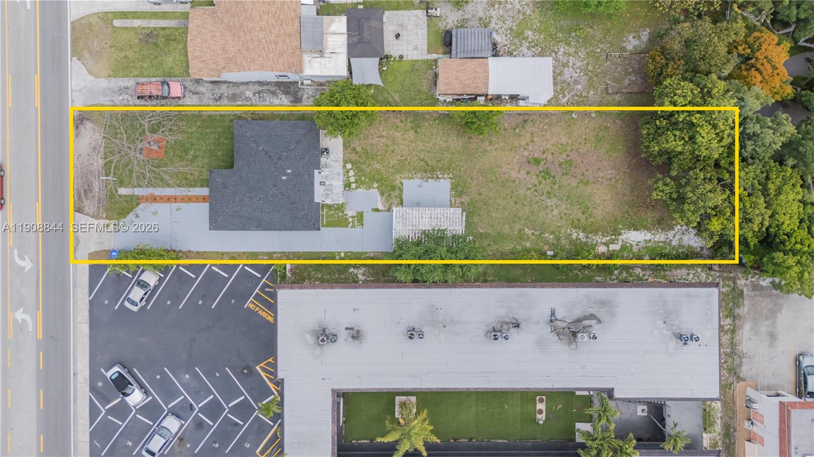 HOLLYWOOD LITTLE RANCHES - Residential