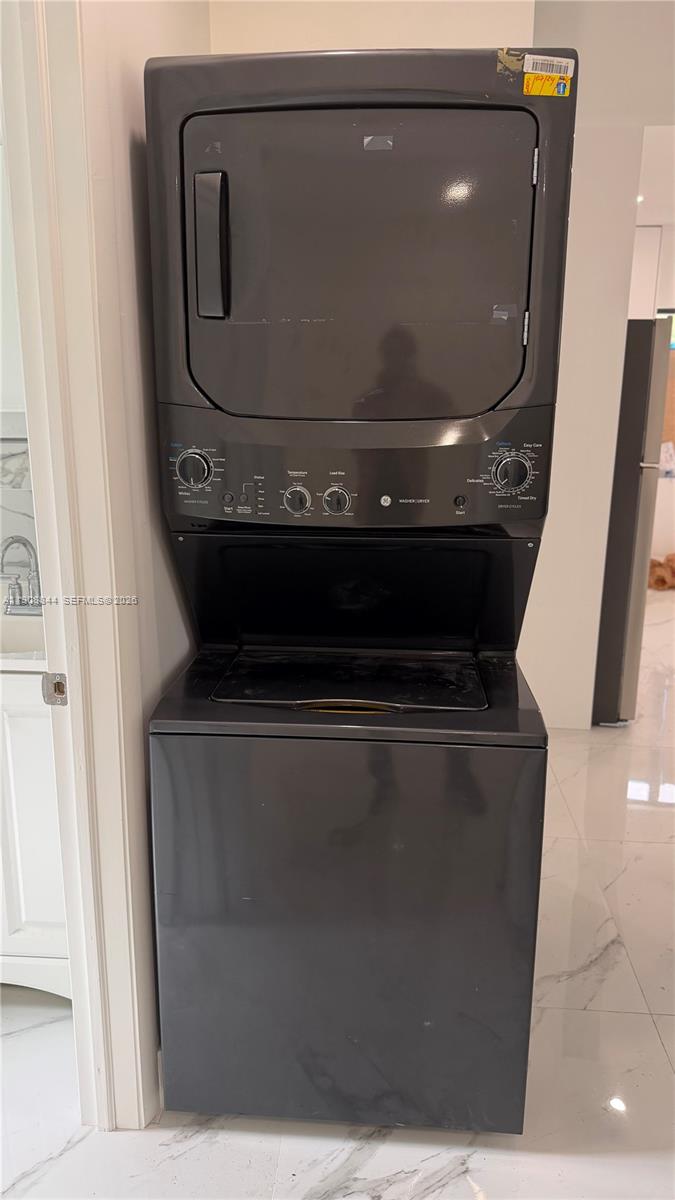 HOLLYWOOD LITTLE RANCHES - Residential