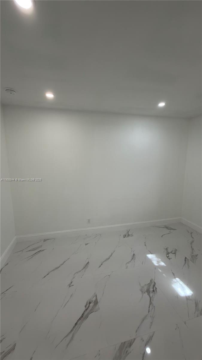 HOLLYWOOD LITTLE RANCHES - Residential