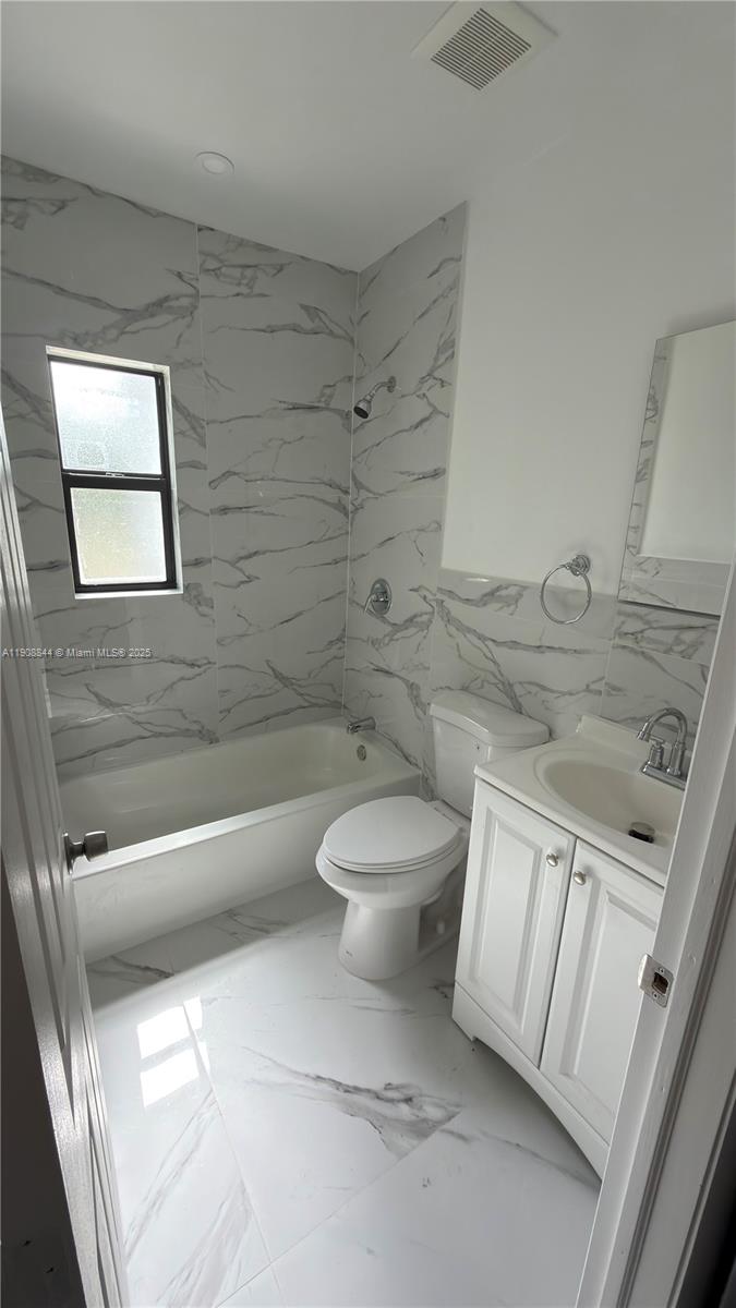 HOLLYWOOD LITTLE RANCHES - Residential