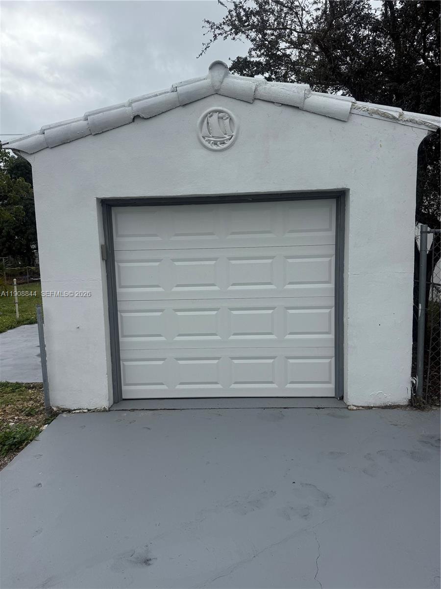 HOLLYWOOD LITTLE RANCHES - Residential