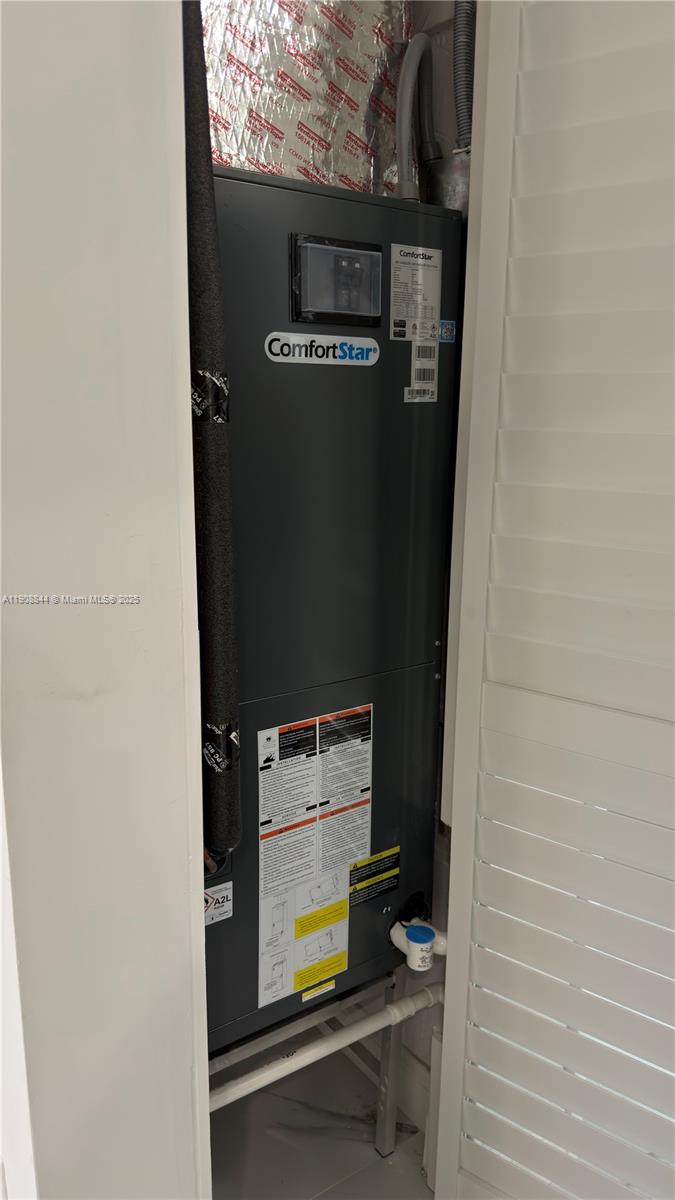 HOLLYWOOD LITTLE RANCHES - Residential