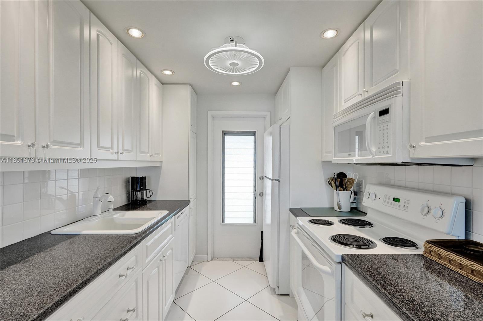 2600 Diana Dr 308