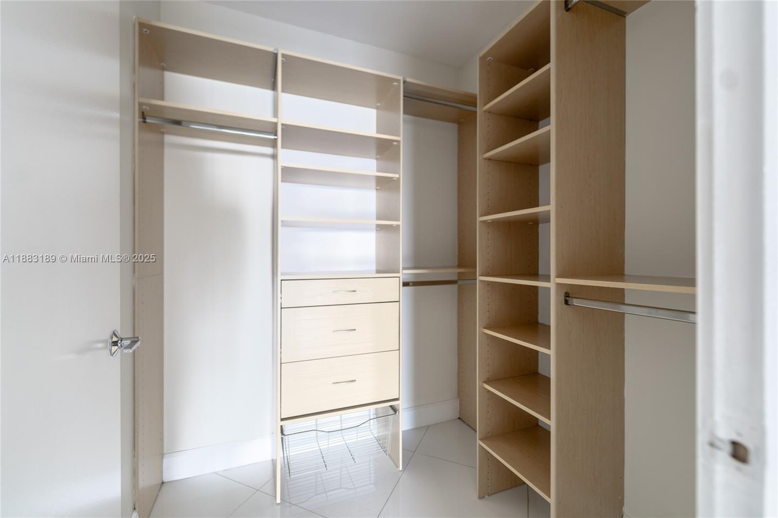 900 BISCAYNE BAY CONDO - Residential Lease