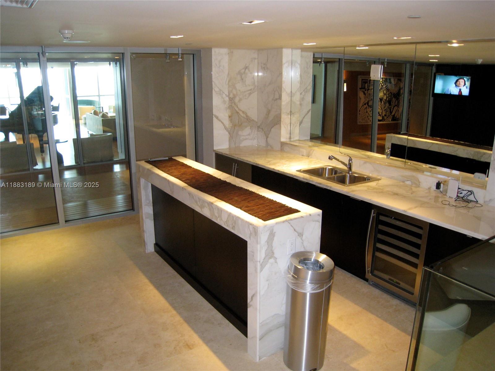 900 BISCAYNE BAY CONDO - Residential Lease