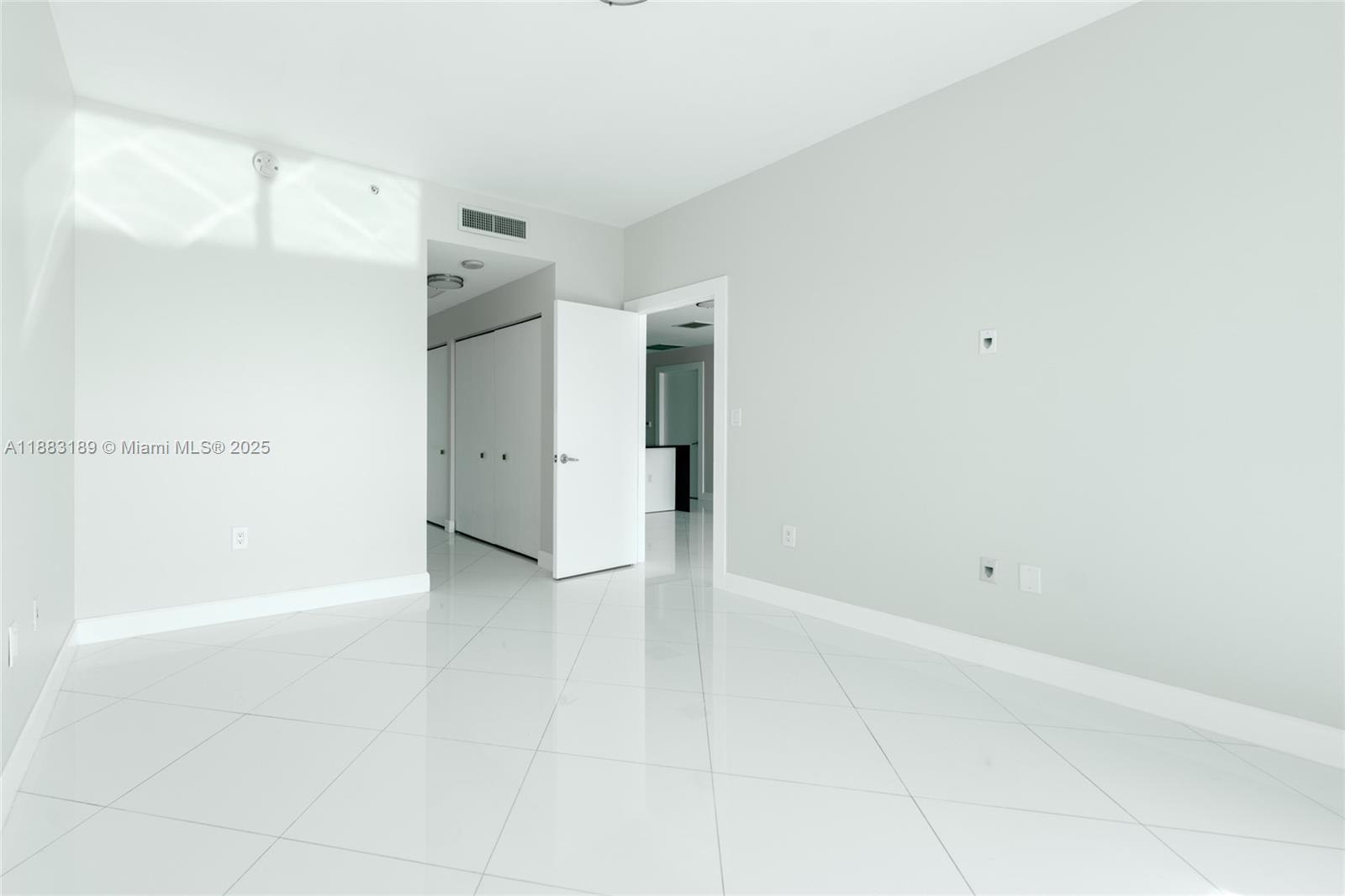 900 BISCAYNE BAY CONDO - Residential Lease